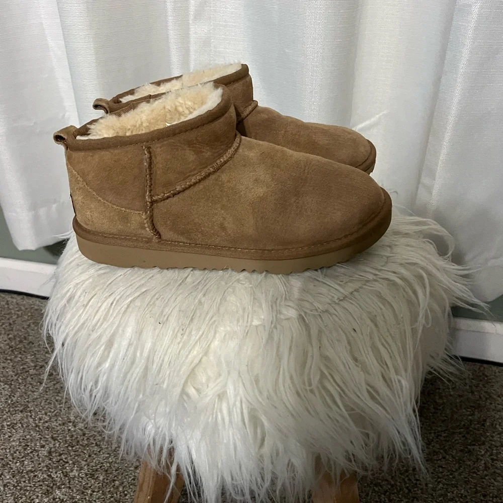 Big kids Uggs - Picture 2 of 8
